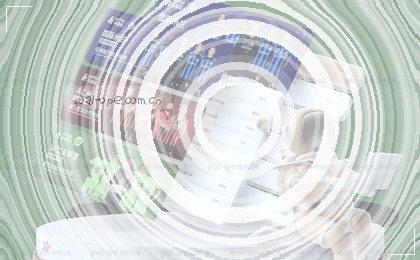 阳光穿过树叶 洒在静谧小径上